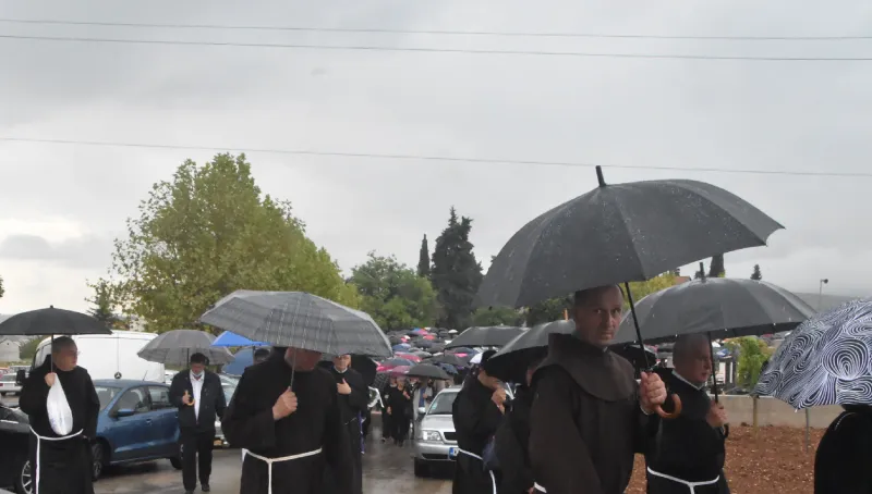 FOTO: HERCEGOVINA ISPRATILA SVOG FRA ANTU ŠARAVANJU U ZAGRLJAJ KRISTU 126