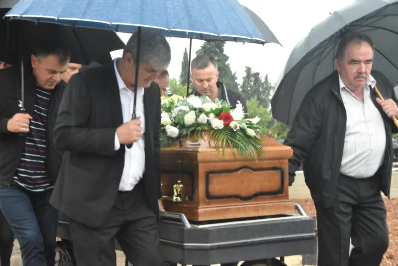 FOTO: HERCEGOVINA ISPRATILA SVOG FRA ANTU ŠARAVANJU U ZAGRLJAJ KRISTU 128