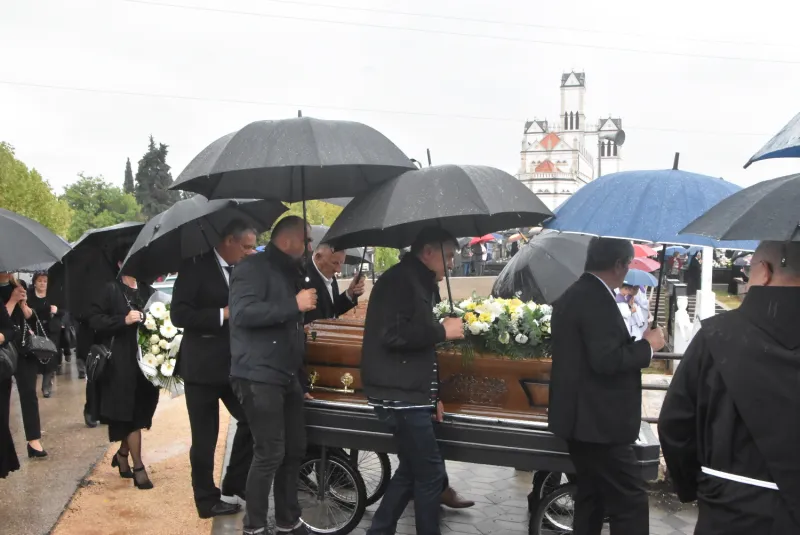 FOTO: HERCEGOVINA ISPRATILA SVOG FRA ANTU ŠARAVANJU U ZAGRLJAJ KRISTU 129