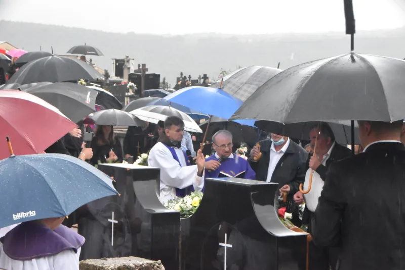 FOTO: HERCEGOVINA ISPRATILA SVOG FRA ANTU ŠARAVANJU U ZAGRLJAJ KRISTU 131