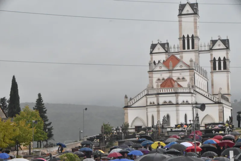 FOTO: HERCEGOVINA ISPRATILA SVOG FRA ANTU ŠARAVANJU U ZAGRLJAJ KRISTU 132