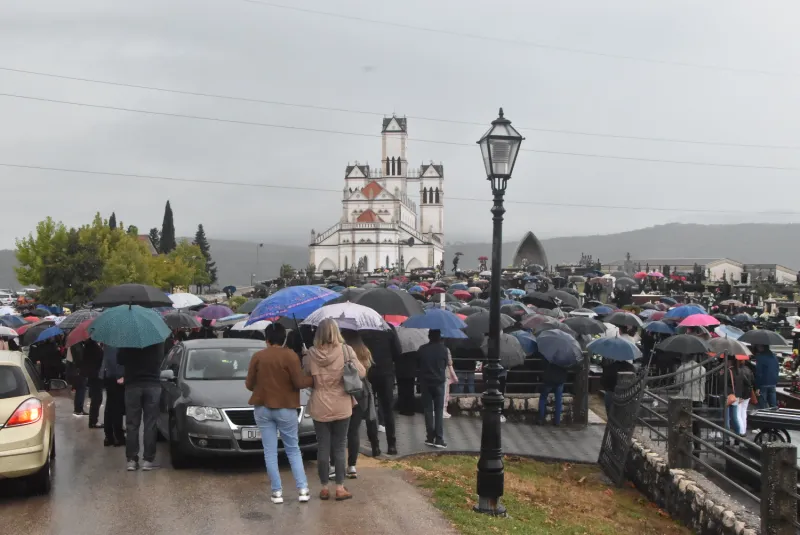 FOTO: HERCEGOVINA ISPRATILA SVOG FRA ANTU ŠARAVANJU U ZAGRLJAJ KRISTU 133