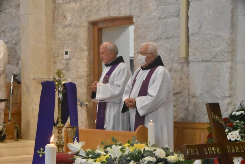 FOTO: HERCEGOVINA ISPRATILA SVOG FRA ANTU ŠARAVANJU U ZAGRLJAJ KRISTU 73