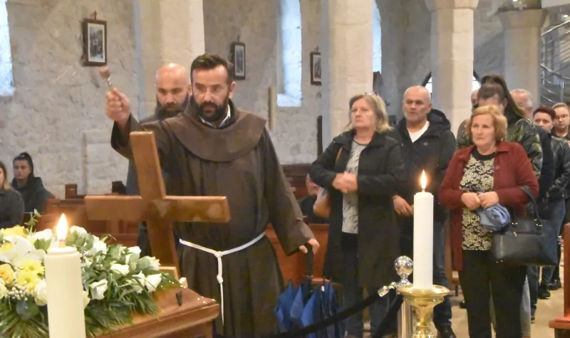 FOTO: HERCEGOVINA ISPRATILA SVOG FRA ANTU ŠARAVANJU U ZAGRLJAJ KRISTU