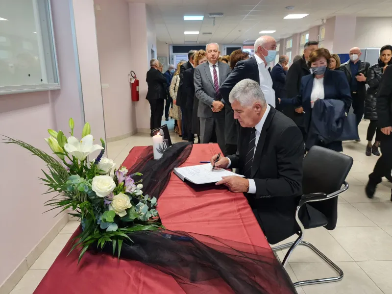 FOTO: Komemoracija u povodu smrti ministra Mandića, sućut iskazao i Plenković 8