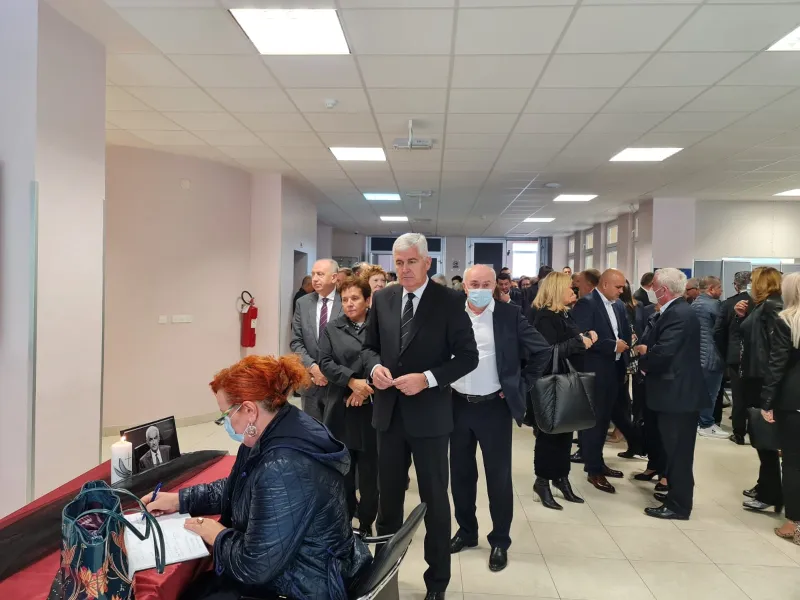 FOTO: Komemoracija u povodu smrti ministra Mandića, sućut iskazao i Plenković 9
