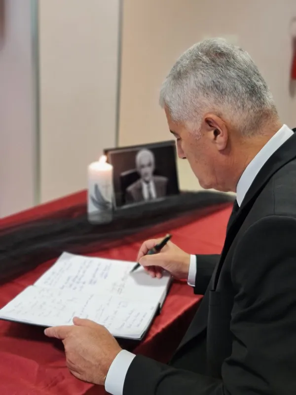 FOTO: Komemoracija u povodu smrti ministra Mandića, sućut iskazao i Plenković 10