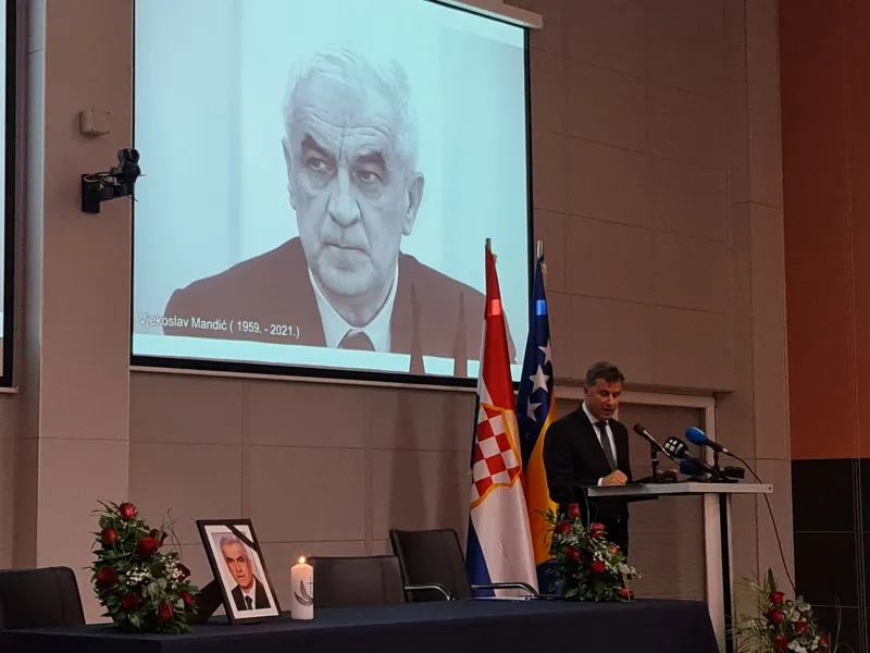 FOTO: Komemoracija u povodu smrti ministra Mandića, sućut iskazao i Plenković 6