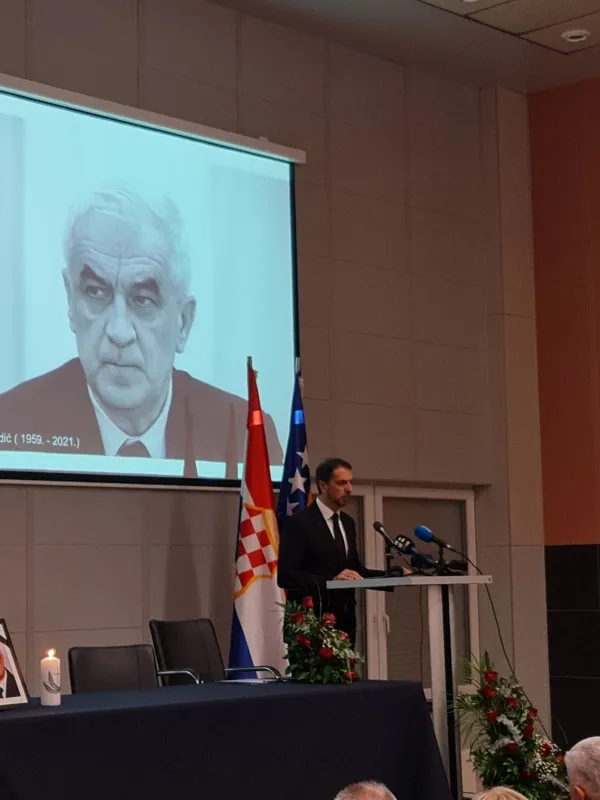 FOTO: Komemoracija u povodu smrti ministra Mandića, sućut iskazao i Plenković 7