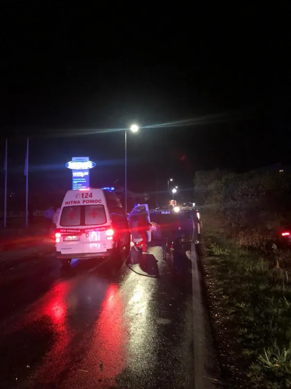 FOTO: Prometna nesreća noćas na Trnu, na terenu policija i Hitna pomoć 2