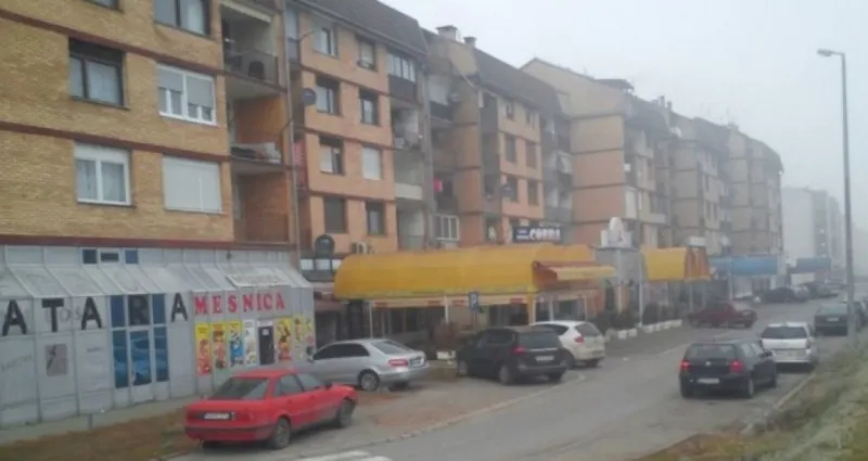 Kaos u bh. općini: Bacio se s balkona pa ga polomljena pretukli bivši muž i sin njegove partnerice