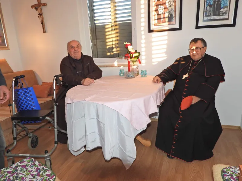POVIJESNA FOTOGRAFIJA: Na njoj su kardinal Puljić i fra Bonifacije Barbarić 2