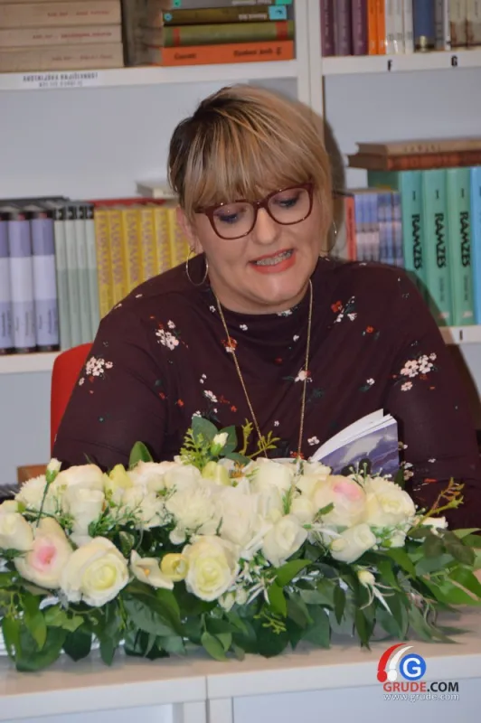 Marija Lovrić-Crnjac predstavila zbirku pjesama ''Oluja'' FOTO 5