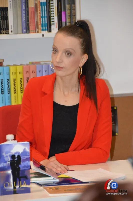 Marija Lovrić-Crnjac predstavila zbirku pjesama ''Oluja'' FOTO 6
