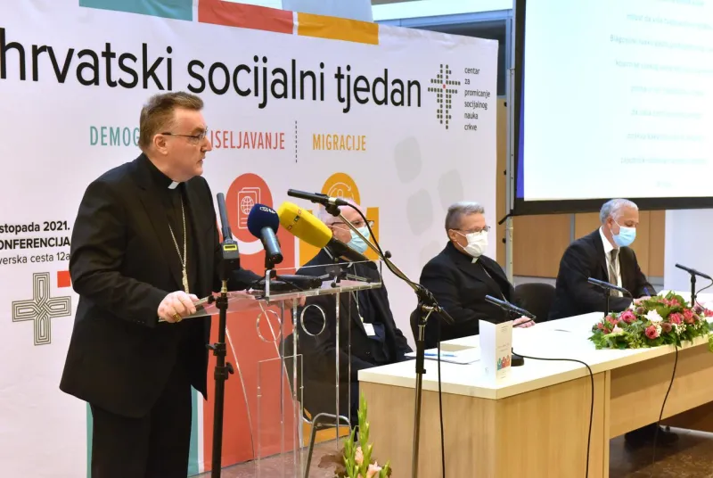 Biskupi: Nedopustiva ravnodušnost prema iseljavanju Hrvata