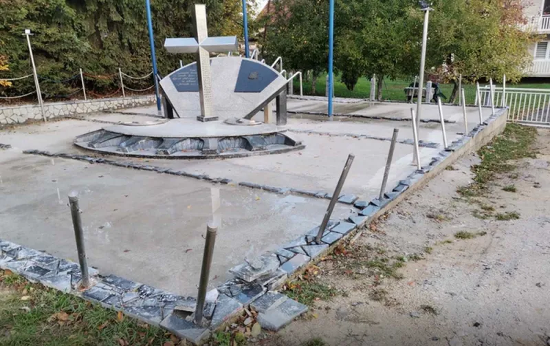 Vandali u Vitezu oštetili spomenik poginulim hrvatskim braniteljima