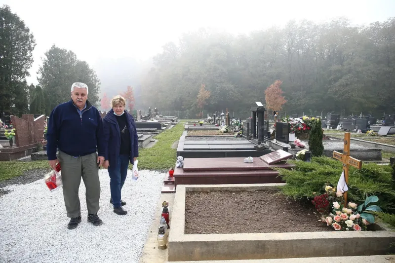 'Tužan je ovo blagdan. I među mrtvima se vidi da su nas zaboravili...'