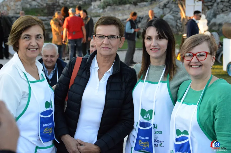 Učiteljice skuhale najbolju Raštiku FOTOGALERIJA