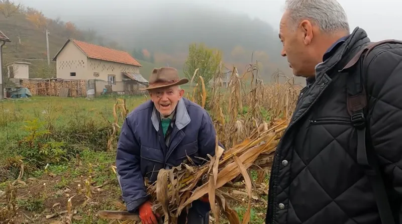 Anto ima 100 godina, radi na njivi i pomaže nepokretnoj supruzi