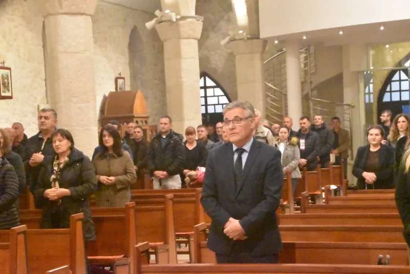 (FOTO/VIDEO) U GRUDAMA MISA ZA STRADALE U SVIM RATOVIMA I PORAĆU! 'KOLIKO GOD KOŠTALO, OSTANIMO NA PRAVOM PUTU, NA BOŽJEM PUTU, KAO ŠTO SU NAŠI BRANITELJI' 10
