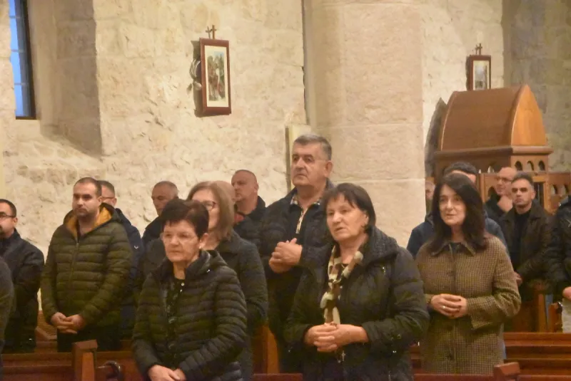 (FOTO/VIDEO) U GRUDAMA MISA ZA STRADALE U SVIM RATOVIMA I PORAĆU! 'KOLIKO GOD KOŠTALO, OSTANIMO NA PRAVOM PUTU, NA BOŽJEM PUTU, KAO ŠTO SU NAŠI BRANITELJI' 11