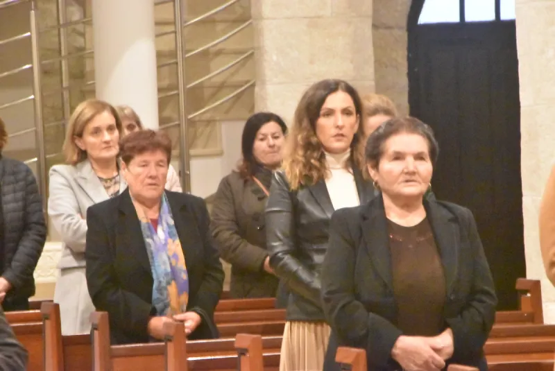 (FOTO/VIDEO) U GRUDAMA MISA ZA STRADALE U SVIM RATOVIMA I PORAĆU! 'KOLIKO GOD KOŠTALO, OSTANIMO NA PRAVOM PUTU, NA BOŽJEM PUTU, KAO ŠTO SU NAŠI BRANITELJI' 4