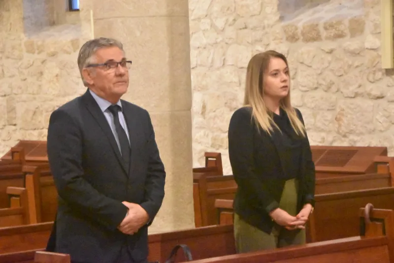 (FOTO/VIDEO) U GRUDAMA MISA ZA STRADALE U SVIM RATOVIMA I PORAĆU! 'KOLIKO GOD KOŠTALO, OSTANIMO NA PRAVOM PUTU, NA BOŽJEM PUTU, KAO ŠTO SU NAŠI BRANITELJI' 6
