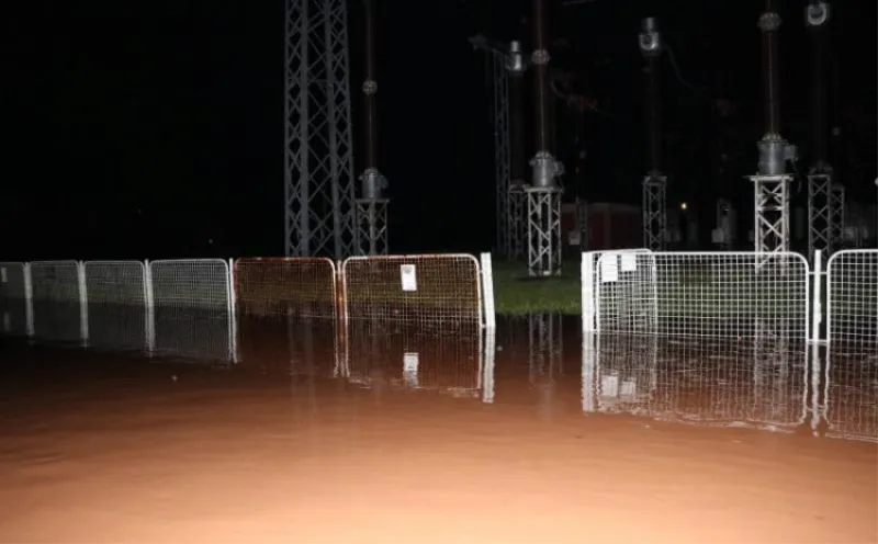 Bageri proširuju korito rijeke Bosne, stanje i dalje apokaliptično