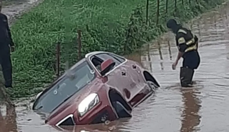 VIDEO: Pogledajte kako su GSS-ovci izvukli auto iz vode u Visokom