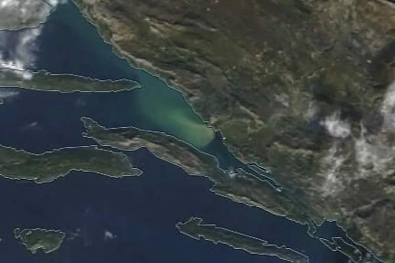 (VIDEO) Riječne bujice iz Hercegovine zaprljale more u Hrvatskoj