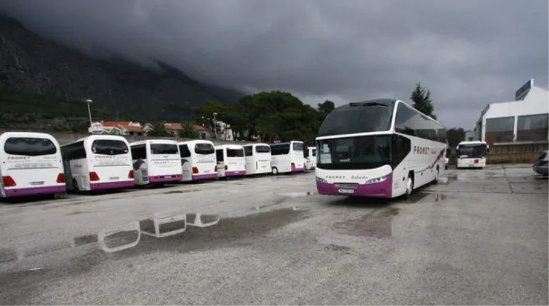 Drama u Makarskoj: U autobusu otkrivena oteta djevojka, planirali je na silu odvesti u Sjevernu Makedoniju i udati