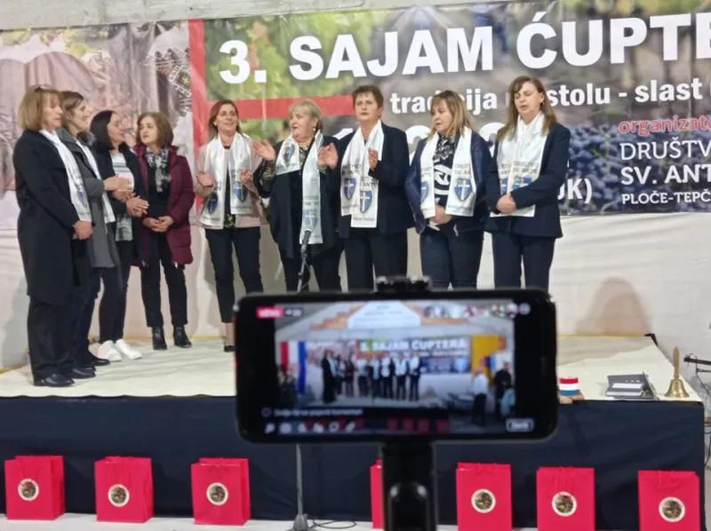 FOTO: Na Tepčićima služena sveta misa, zatim upriličen Treći sajam ćuptera 8