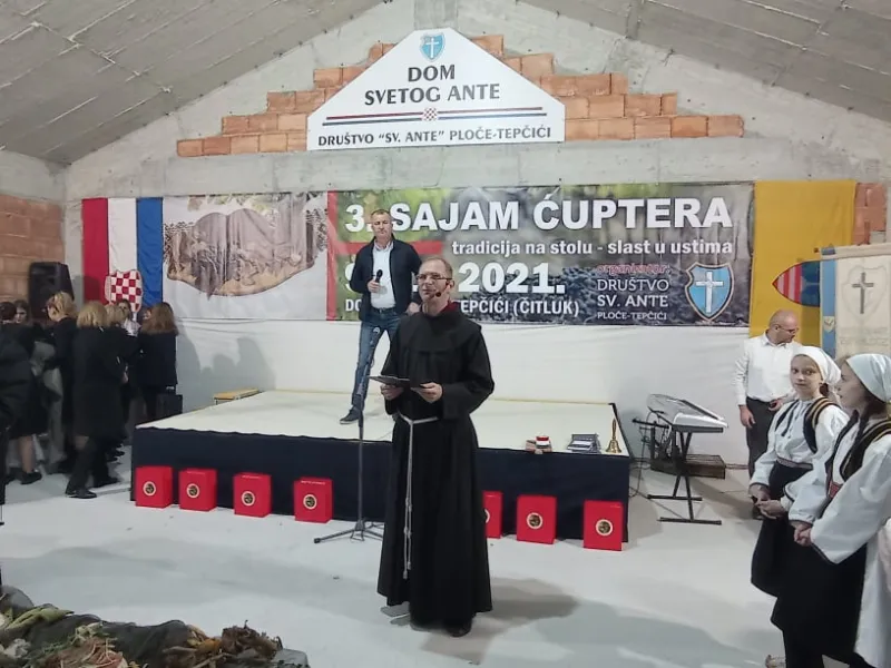 FOTO: Na Tepčićima služena sveta misa, zatim upriličen Treći sajam ćuptera 9