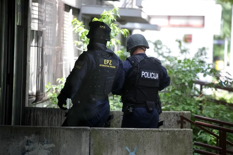 Pucao na susjeda jer mu je ovaj rekao: Šta više tučeš u taj lim, dosta te je više