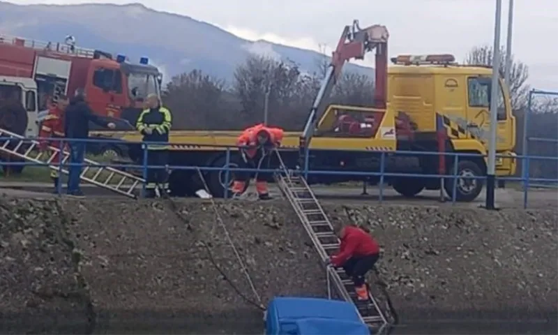 TRAGEDIJA KOD LIVNA: Sletio u kanal i smrtno stradao