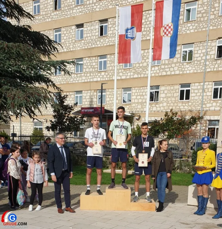 FOTO: Kod srednjoškolaca slavili Nina Bošnjak i Mate Iličić, kod osnovnoškolaca Nina Marić i Ivan Leventić 3