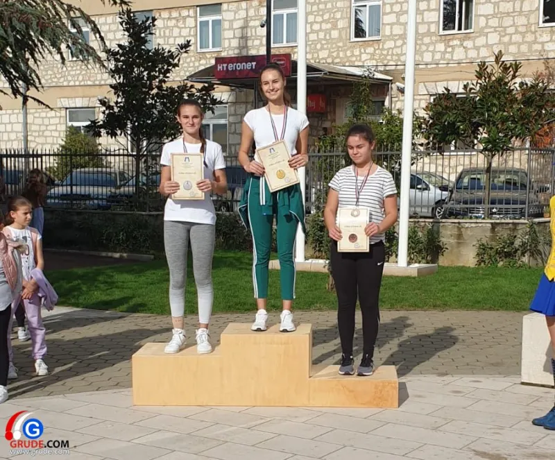 FOTO: Kod srednjoškolaca slavili Nina Bošnjak i Mate Iličić, kod osnovnoškolaca Nina Marić i Ivan Leventić 6