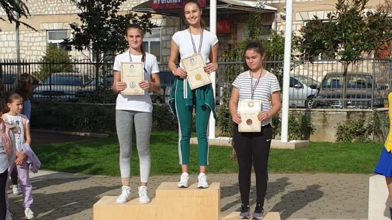 FOTO: Kod srednjoškolaca slavili Nina Bošnjak i Mate Iličić, kod osnovnoškolaca Nina Marić i Ivan Leventić