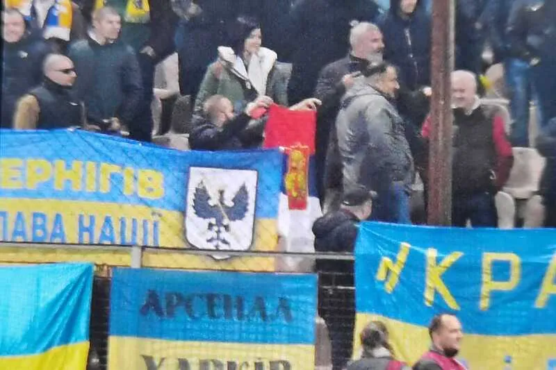 Navijači naopaku zastavu Rusije zamijenili sa srpskom, policija spriječila incident