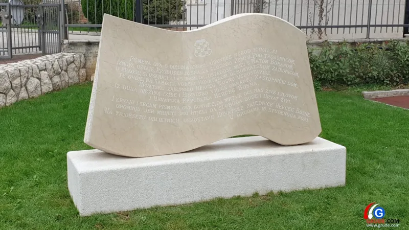 FOTO&VIDEO: OTVOREN SPOMENIK HERCEG BOSNI U GRUDAMA!