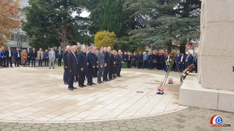 FOTO&VIDEO: OTVOREN SPOMENIK HERCEG BOSNI U GRUDAMA! 1