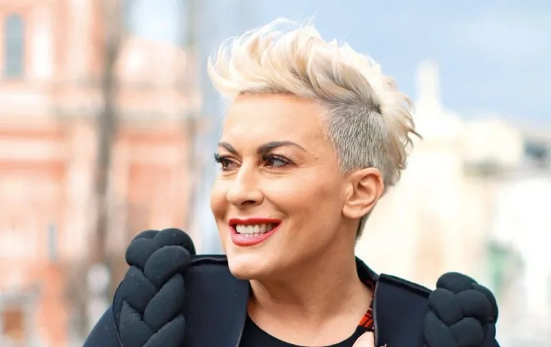 Indira za doček Nove godine u Mostaru, Crvena jabuka otvara Advent