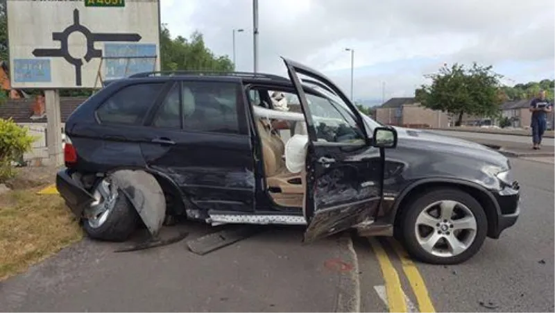 (VIDEO) Momak je naljutio pa se svojim Golfom 5 zabila u njegov BMW X5