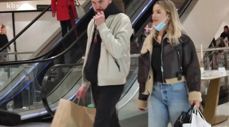 FOTO: Mostarci pohrlili u Mepas, cijene pale i do 70 posto