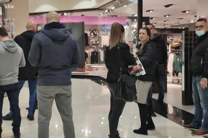 FOTO: Mostarci pohrlili u Mepas, cijene pale i do 70 posto 12