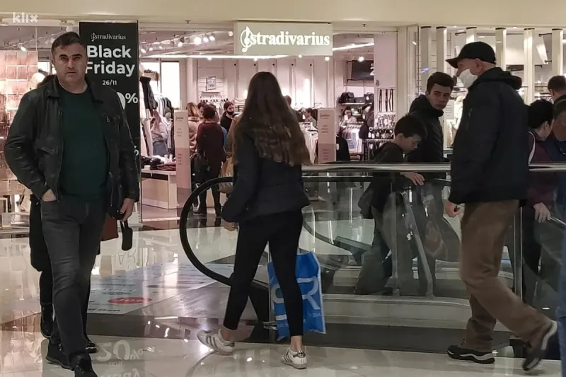 FOTO: Mostarci pohrlili u Mepas, cijene pale i do 70 posto 14