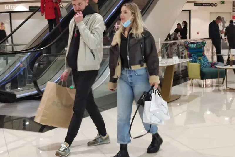 FOTO: Mostarci pohrlili u Mepas, cijene pale i do 70 posto 7