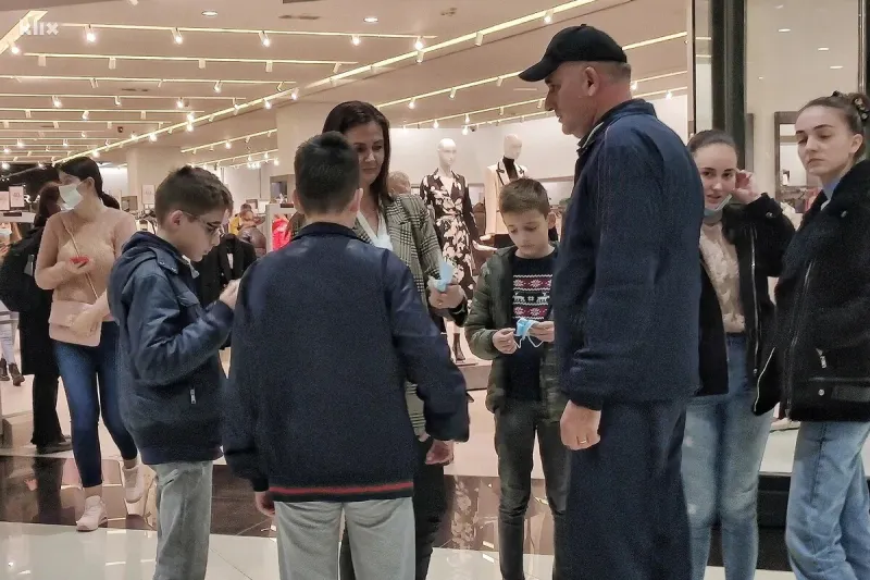 FOTO: Mostarci pohrlili u Mepas, cijene pale i do 70 posto 9