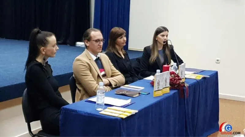 FOTO: Filip Pešorda okupio Gruđane u punoj kinodvorani! Predstavljen roman 'Koliko traje jednom zauvijek'