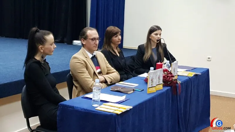 FOTO: Filip Pešorda okupio Gruđane u punoj kinodvorani! Predstavljen roman 'Koliko traje jednom zauvijek' 2